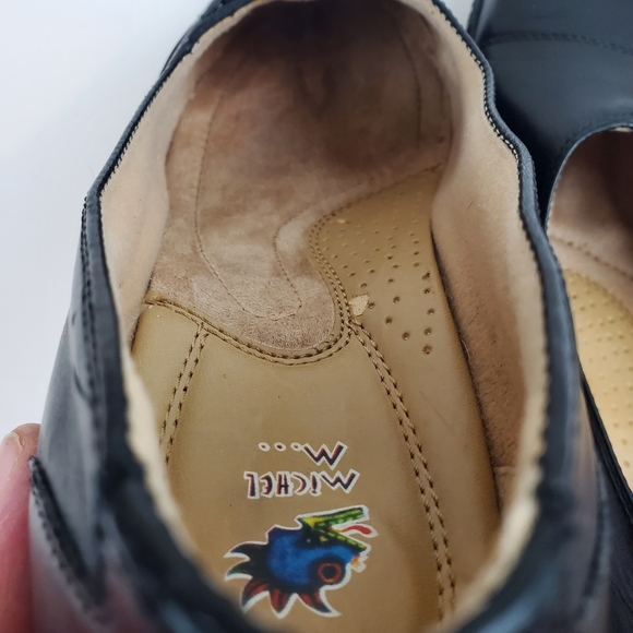 Michel M Black Leather Heals Slip On Shoes Size 9.5 Womens - Picture 8 of 11